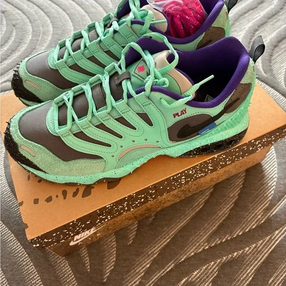 Nike Air Humara Turquoise and Black Sneakers - Picture 4 of 6